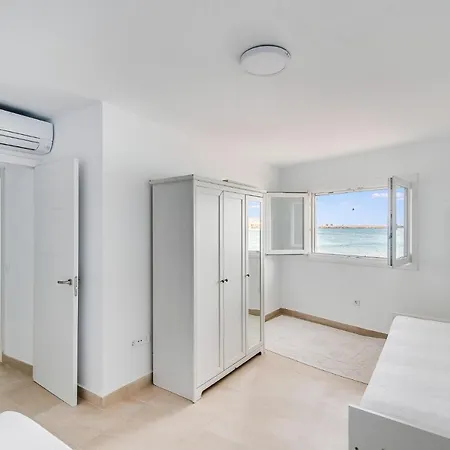 Casa Daura Playa De Front * ארינאגה